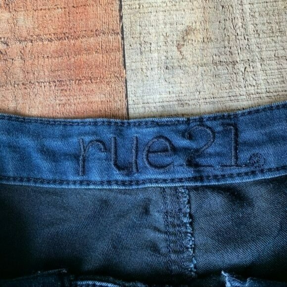 Rue 21 women's size 5/6 high waisted stretch bootie shorts with front buttons - Picture 5 of 8